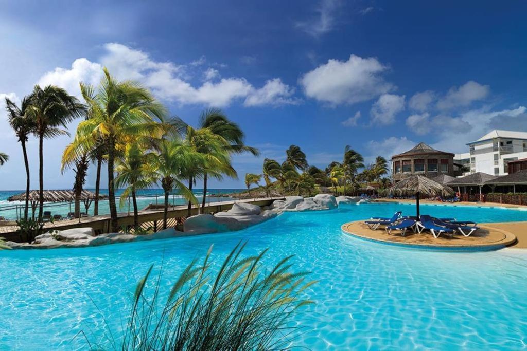 Tres Bel Appartement Avec Vue Mer, Acces Direct A La Plage Et Piscine Surveillee Saint-Francois  Luaran gambar