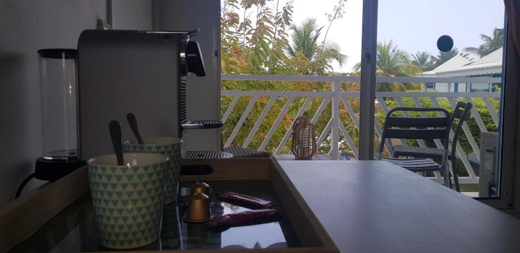 Tres Bel Appartement Avec Vue Mer, Acces Direct A La Plage Et Piscine Surveillee Saint-Francois  Luaran gambar