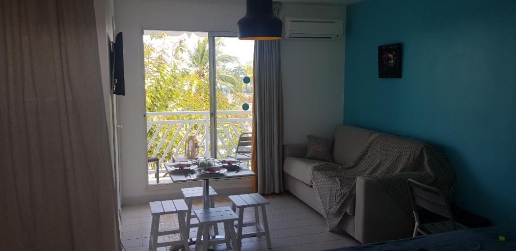 Tres Bel Appartement Avec Vue Mer, Acces Direct A La Plage Et Piscine Surveillee Saint-Francois  Luaran gambar