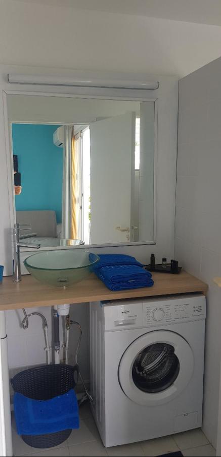 Tres Bel Appartement Avec Vue Mer, Acces Direct A La Plage Et Piscine Surveillee Saint-Francois  Luaran gambar